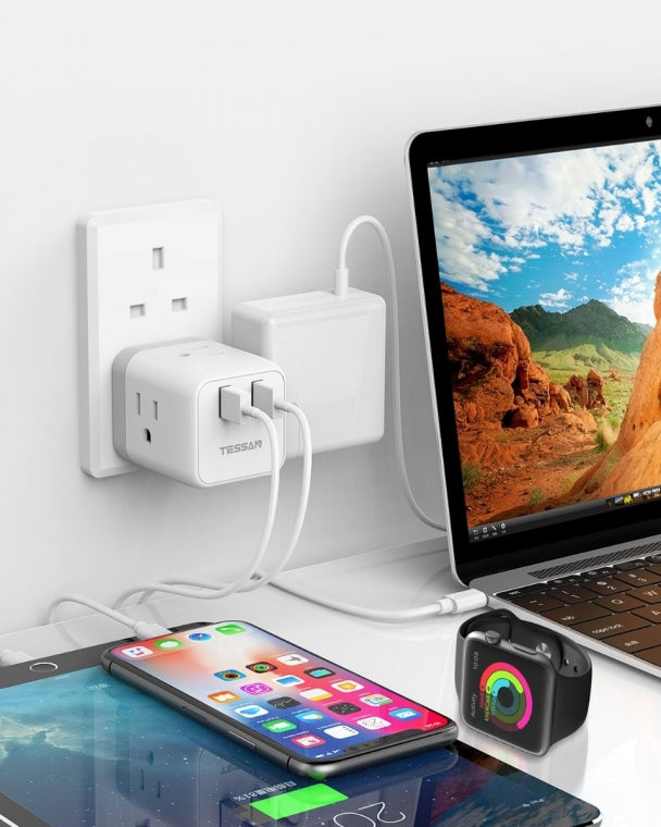 US To UK/HK/Saudi Arabia Travel Adapter with 3 Outlets 2 USB Ports